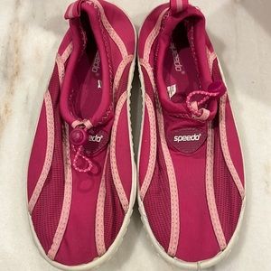 Girls Speedo water shoes Pink